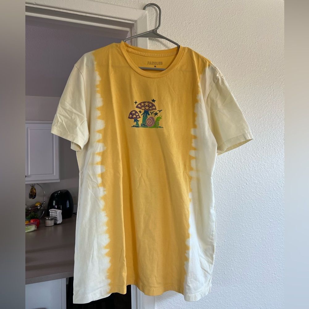 Urban Outfitters Yellow Graphic Short Sleeve Tee